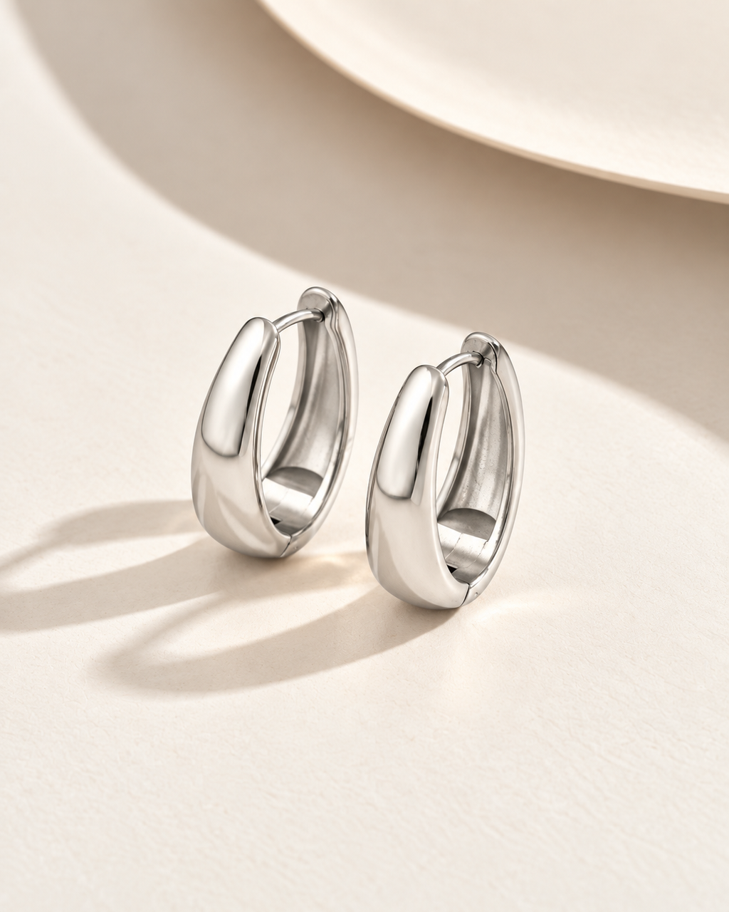 Lucie Oval Hoop Earrings