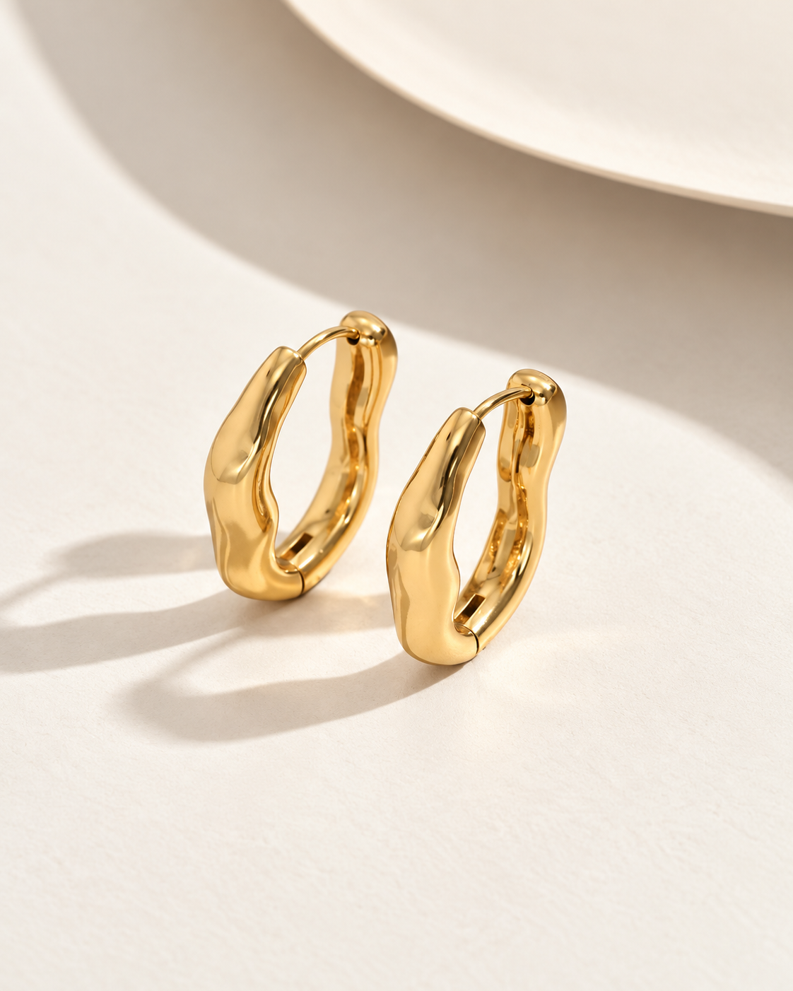 Solène Sculpted Hoop Earrings