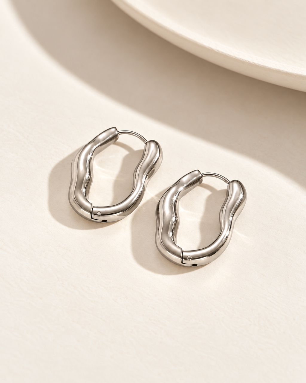 Solène Sculpted Hoop Earrings