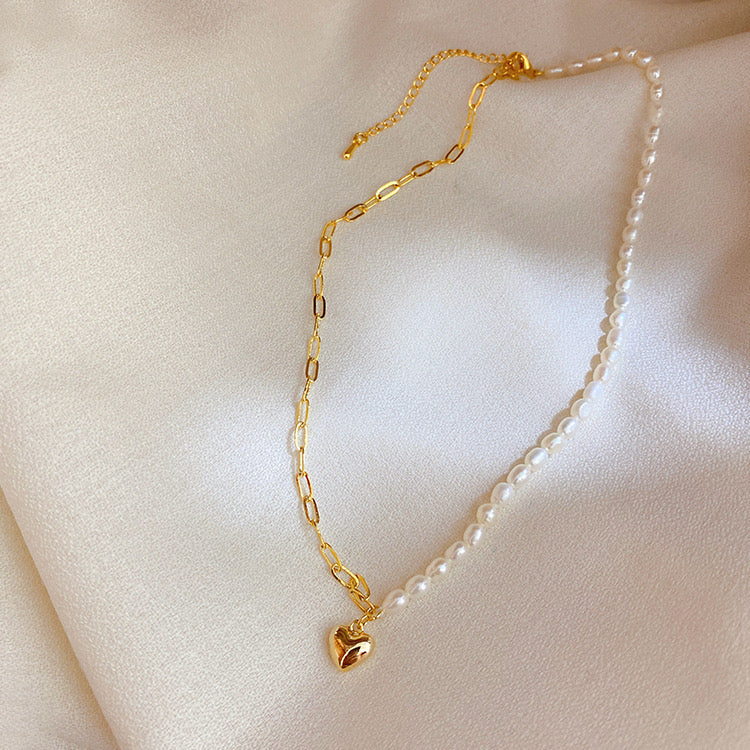 Amélie pearl heart necklace full view
